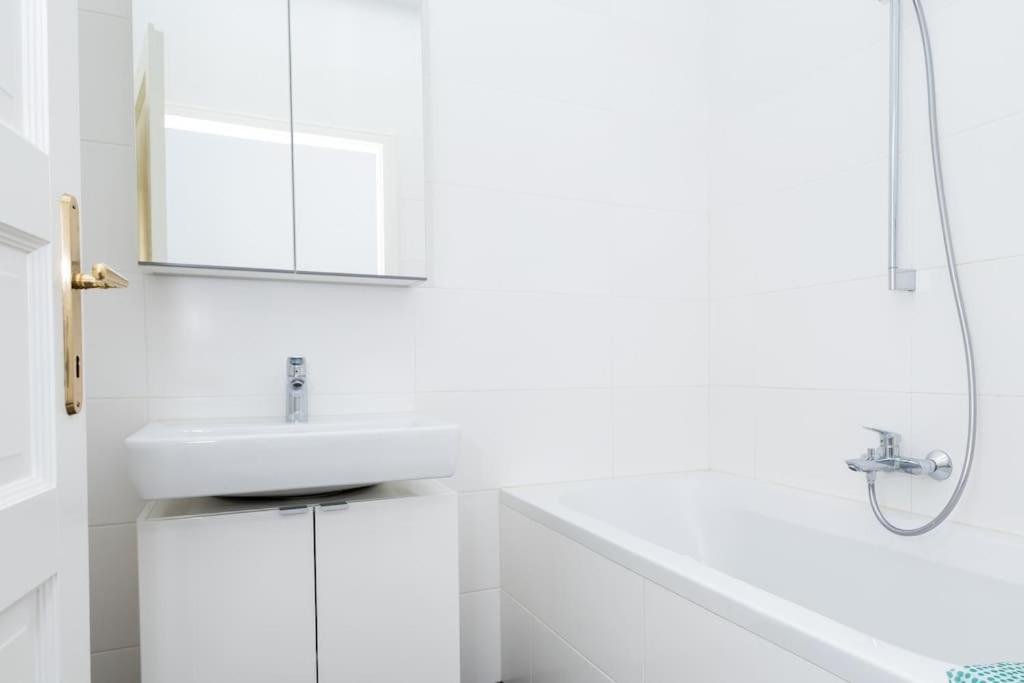 Orestaliving- 3Br On The Daube Canal/Friedensbruecke Виена Екстериор снимка
